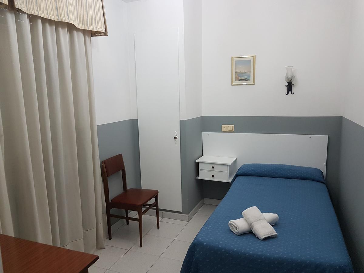Hostal Restaurante Classic Columbrianos Екстериор снимка